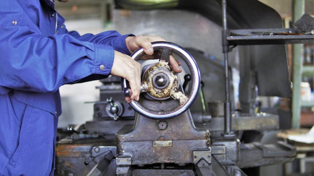 汎用旋盤しかない工場での加工依頼は避けるべき?