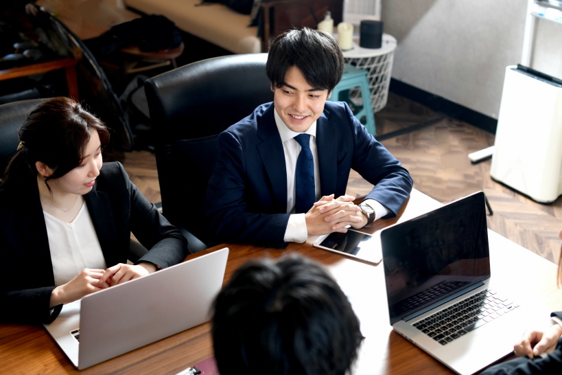 メールと直接打ち合わせのどちらがいい?