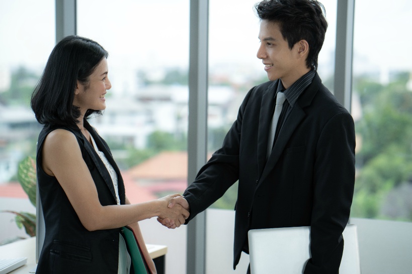 金属加工業者の選び方は大手メーカーにするべき?