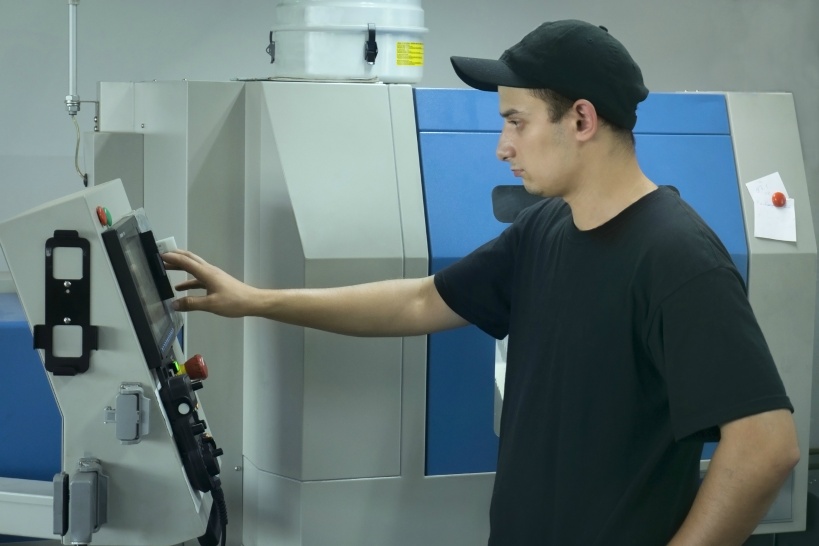 最新の5軸加工機・マシニングセンタを導入。フィリールへご相談を