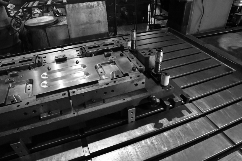 精密な切削は高度な機械加工機の設備が必要