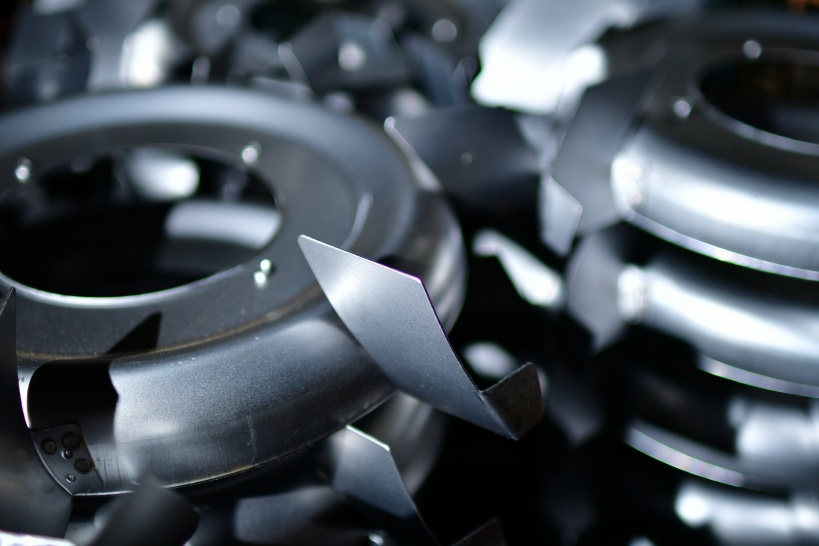 マシニングセンタとフライス、旋盤加工の違い