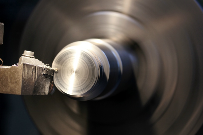 旋盤加工とフライス加工の違い