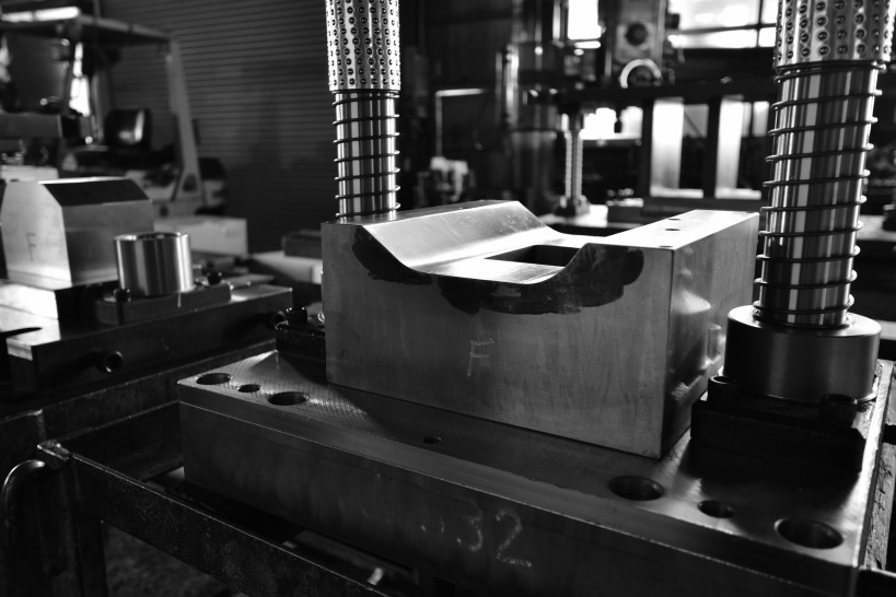 ブローチ加工とは?特徴や原理などを紹介