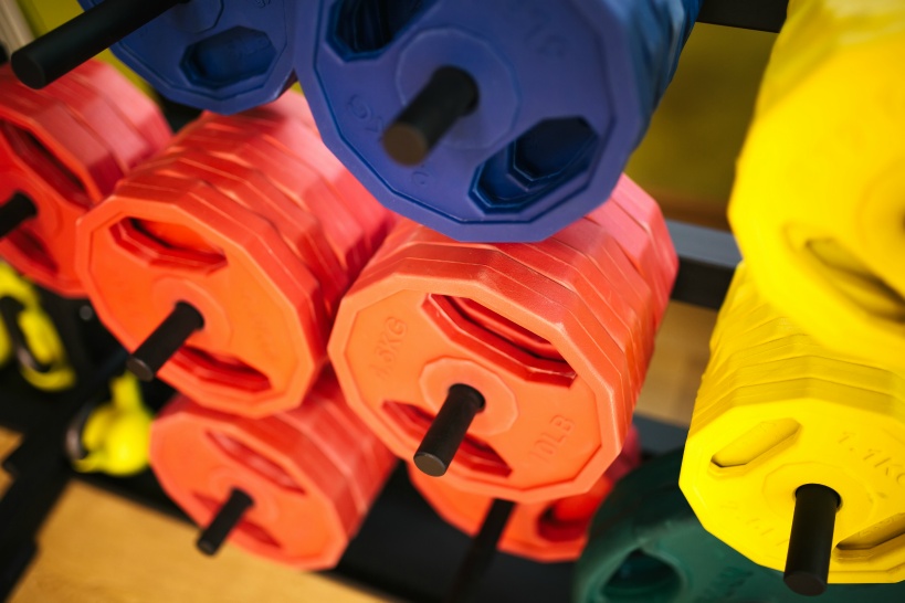 樹脂加工は切削と金型どちらがおすすめできる?