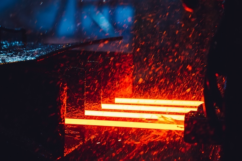 金属加工の溶接の様子